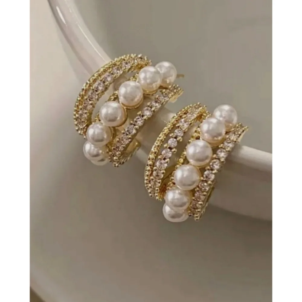 Anthropologie Avery Classy Pearl Cluster  Cubic Zirconia Cuff Earrings - Picture 3 of 3